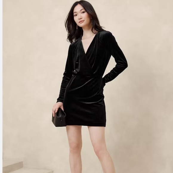 Banana Republic Black Velvet Faux Wrap Mini Dress Size Small - Picture 1 of 9